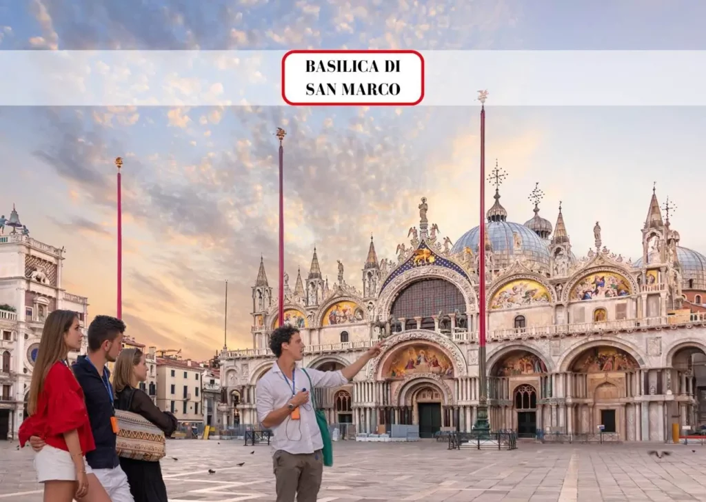 Guida spiega la Basilica di San Marco ad un gruppo di turisti a Venezia