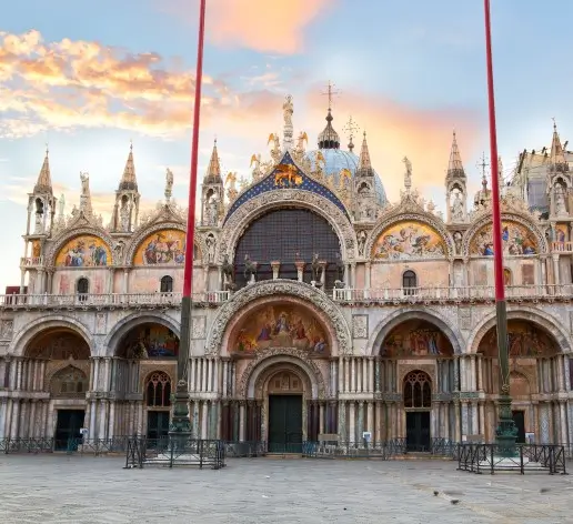Vista frontale Basilica di San Marco