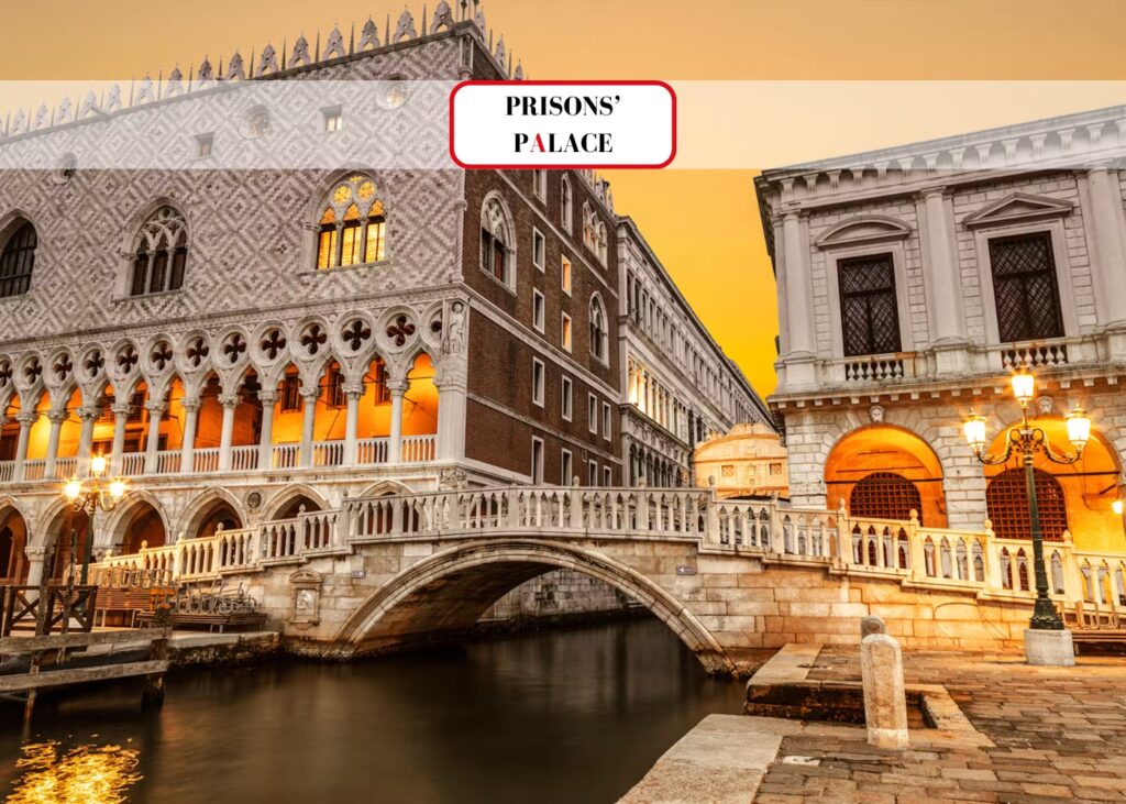 Il Ponte dei Sospiri al tramonto, illuminato da luci calde, con vista sulle antiche architetture veneziane che lo circondano