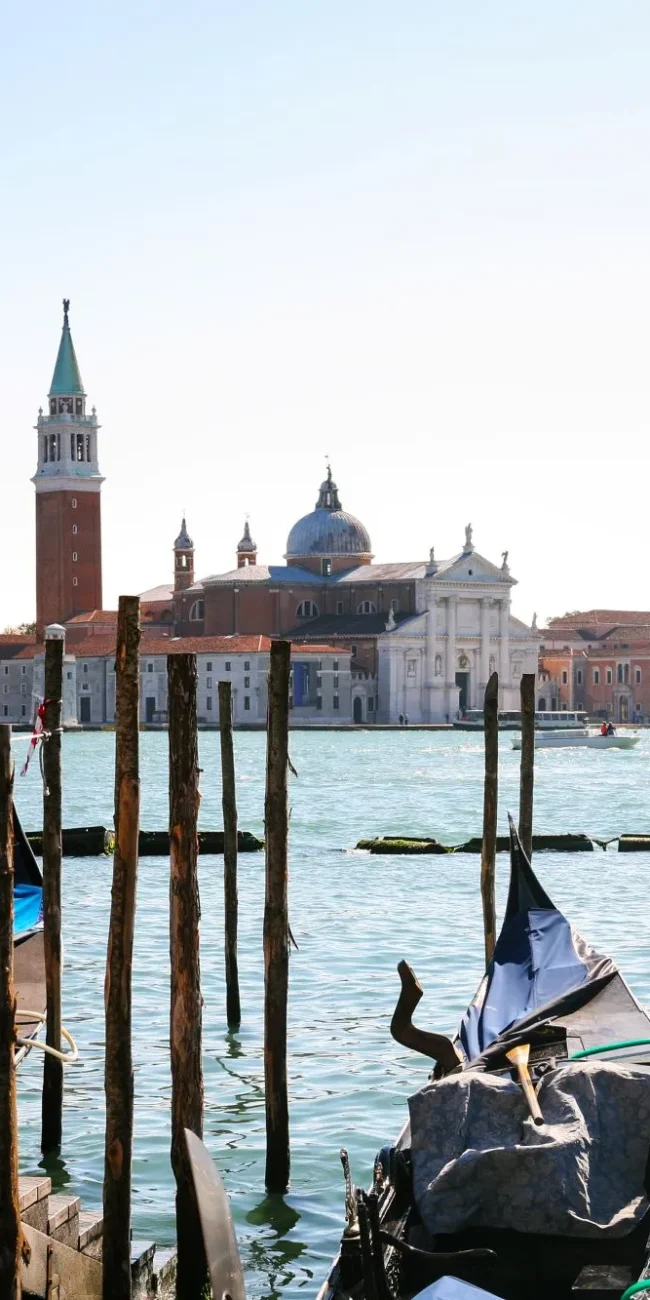 Vista su San Giorgio Maggiore dalle gondole ormeggiate