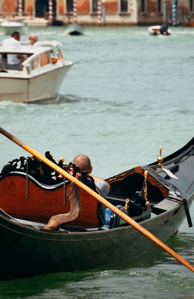 gondolier remo and forcola
